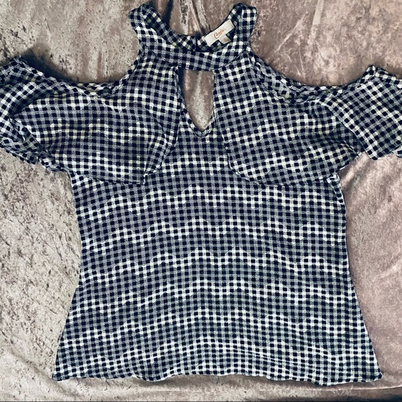 Candies B & W Gingham Cold Shoulder Trapeze Blouse - Picture 4 of 7